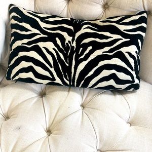 Decorative throw pillow
